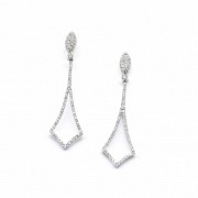 18k white gold earrings with diamonds