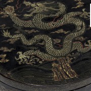 Lacquered wooden box with dragon, Qing dynasty.