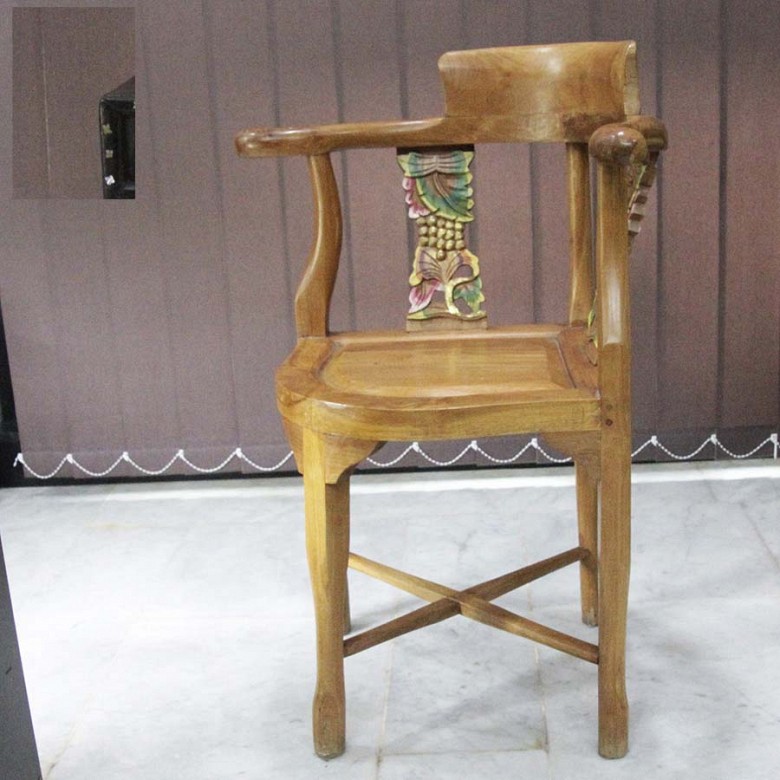 Beautiful Oriental style wood chair.