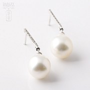 Earrings in 18k white gold with Australian pearl and diamonds - 2