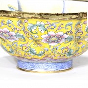Porcelain bowl, yellow ground, Qing dynasty.