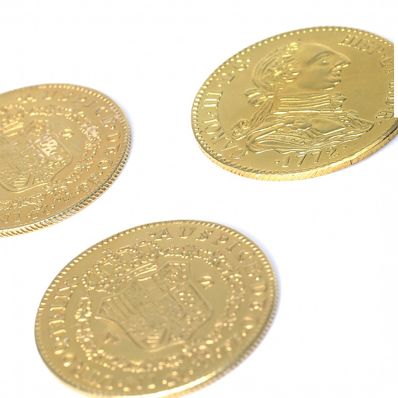 Lote de tres monedas de oro 900 milésimas