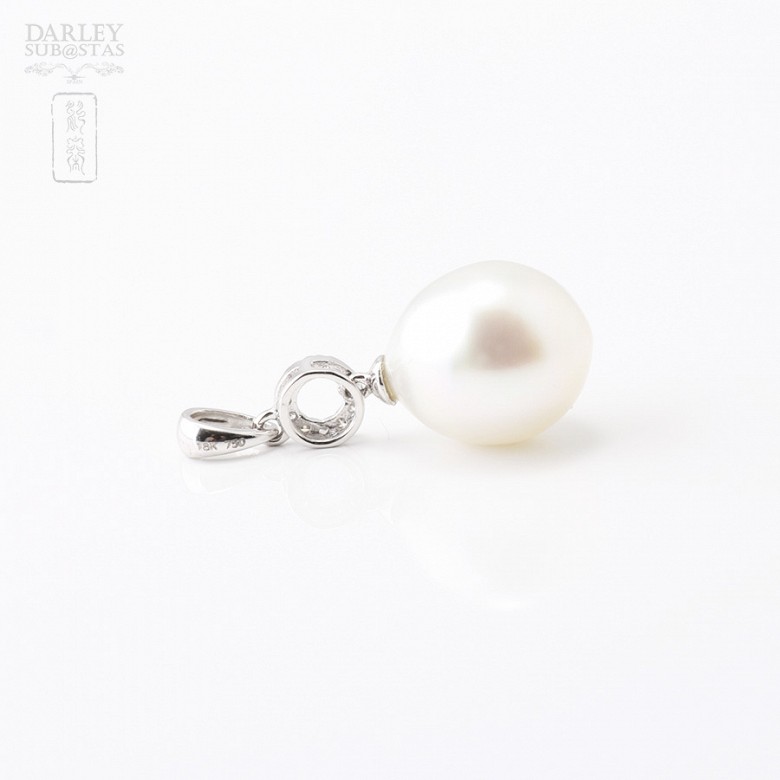 Australian pearl pendant in 18k white gold and diamonds - 2