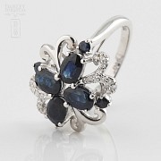 Sapphire ring in 18k white gold and diamonds