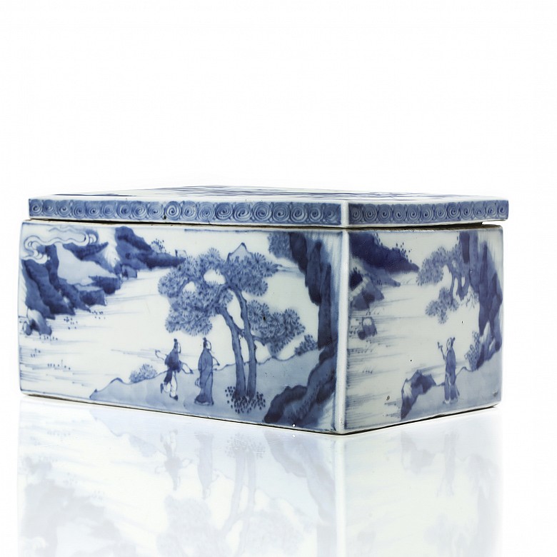 Caja de porcelana con tapa, azul y blanca, dinastía Ming