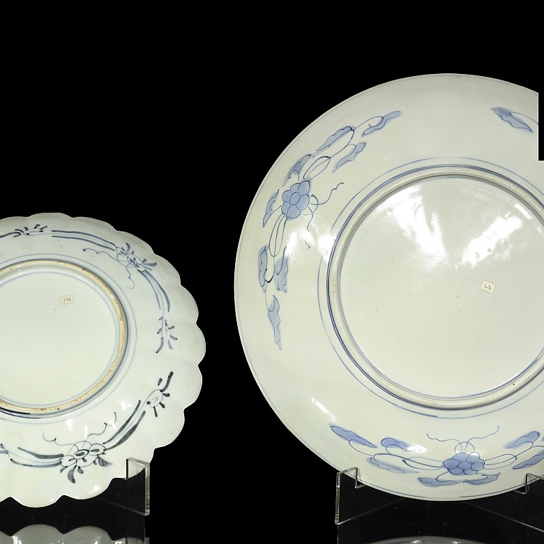 Dos platos de porcelana japonesa, Imari, S.XX