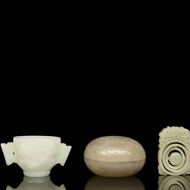 Four small carved jade objects