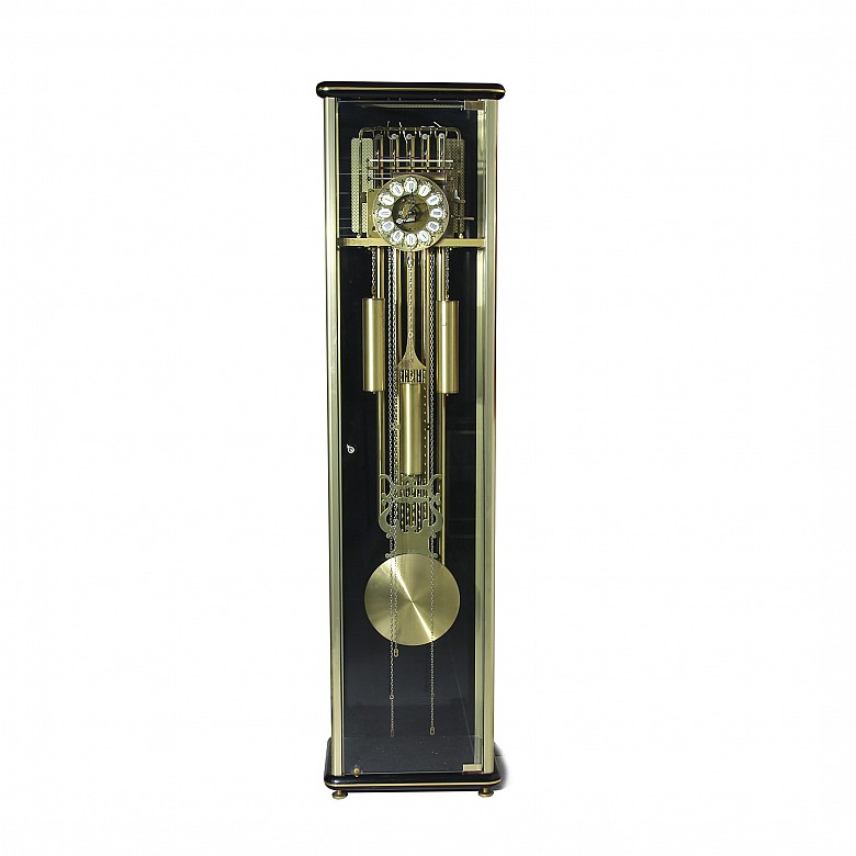 Reloj de caja alta de vidrio y metal, años 70.