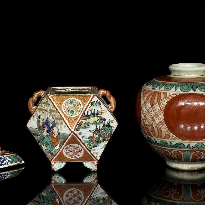 Lot of enamelled porcelain, Asia, 20th century