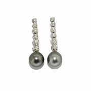 Earrings in 18k white gold with diamonds and Tahitian pearls