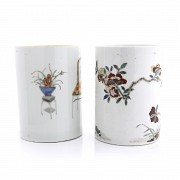 Dos recipientes de porcelana esmaltada, dinastía Qing.