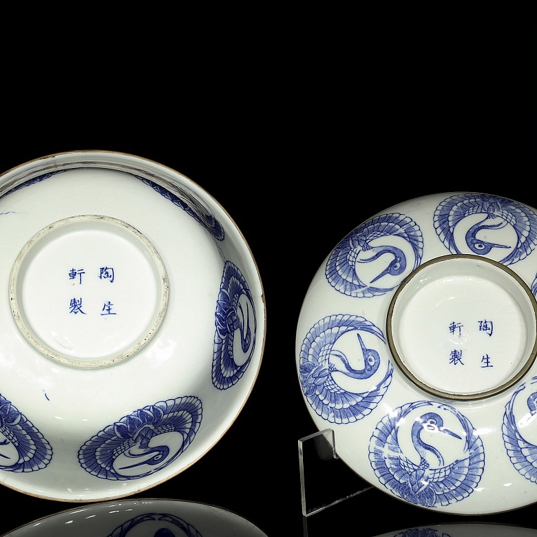 Gran cuenco con tapa de porcelana, azul y blanca, pps.S.XX - 5
