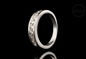 Half wedding ring in 18k white gold and diamonds