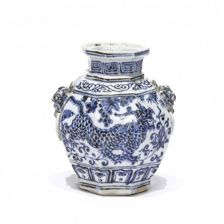 Pequeño jarrón de porcelana azul y blanco, dinastía Yuan (1279-1368)