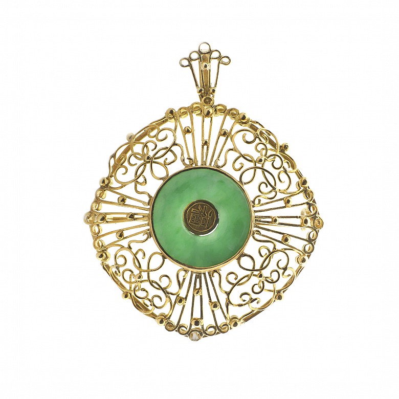Pendant in 14k yellow gold and central jade disk - 1