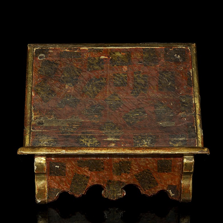 Polychrome wooden lectern, according to the 18th century
