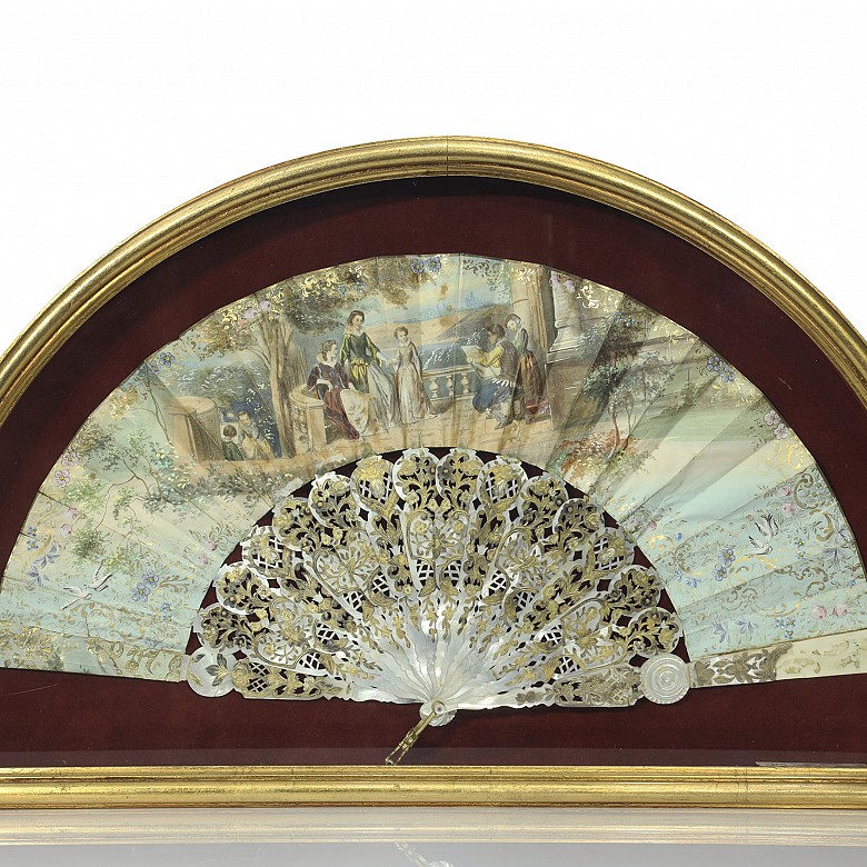Fan with carved and gilded mother-of-pearl, 19th century