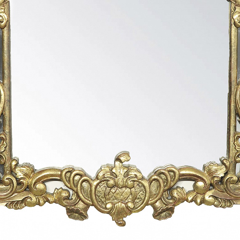 Espejo con marco de madera tallada y dorada S.XIX