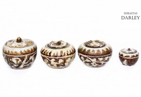 Lote de cuatro cajas de cerámica, Sawankhalok, s.XV-XVI
