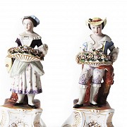 Pareja de figuras de porcelana alemana, S.XX - 1