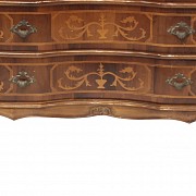 Bureau decorated with floral marquetry. - 2