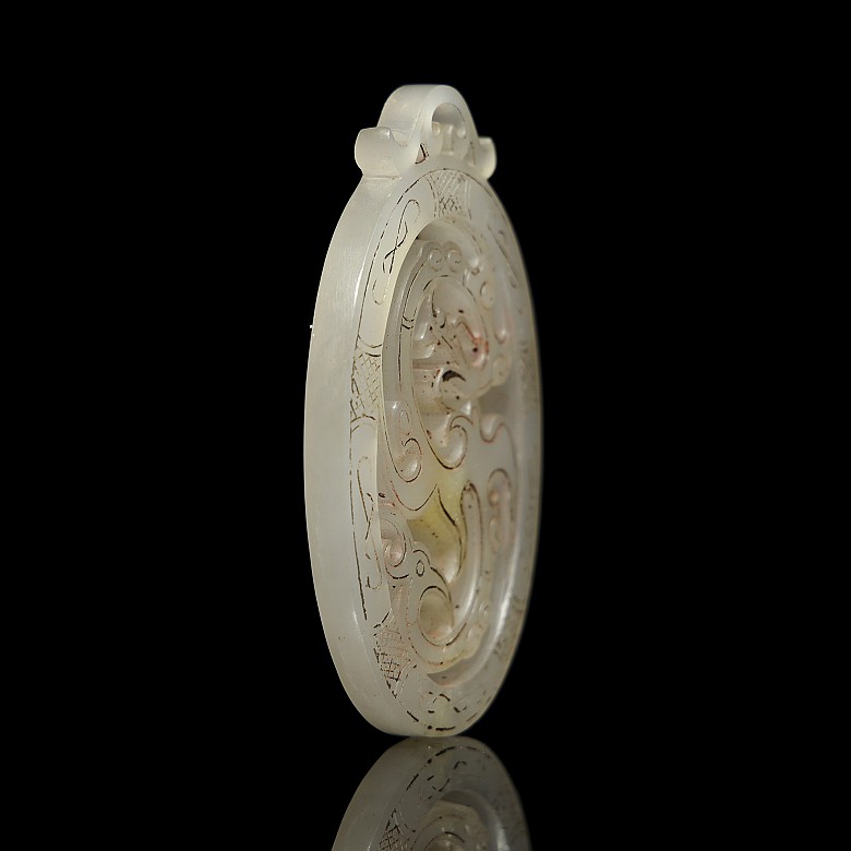 Carved jade oval pendant, Western Han dynasty