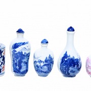 Cinco botellas de rapé de cerámica, China, s.XX.