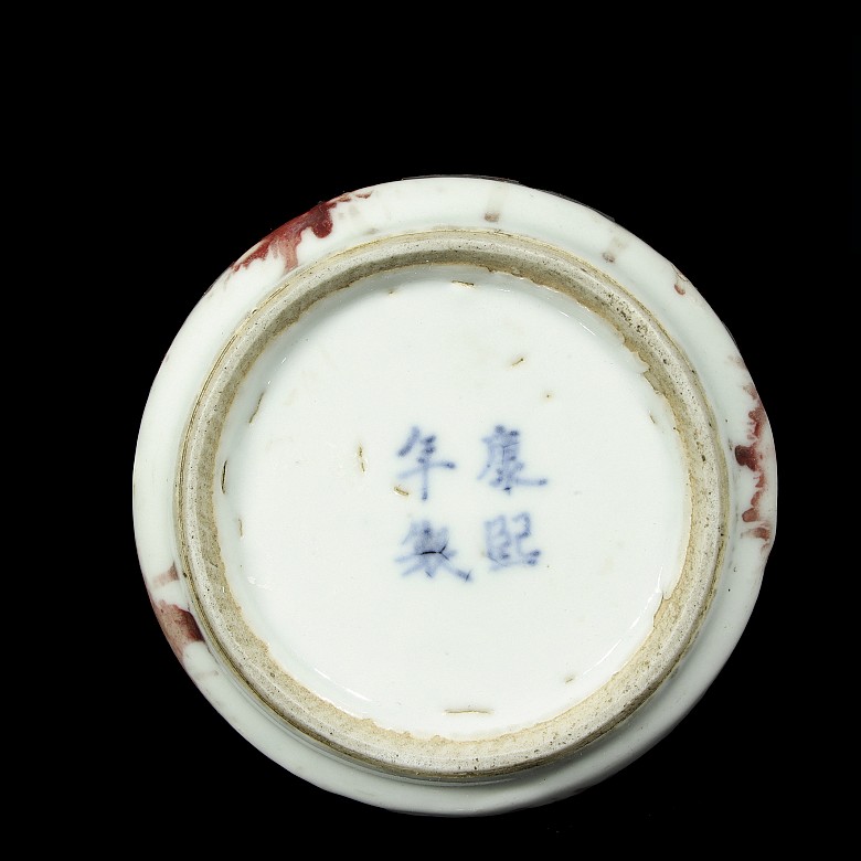 Porcelain vase, red and white, Qing dynasty