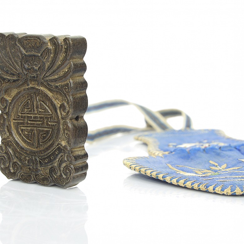 Lot with wooden plaque and silk bag, Qing dynasty