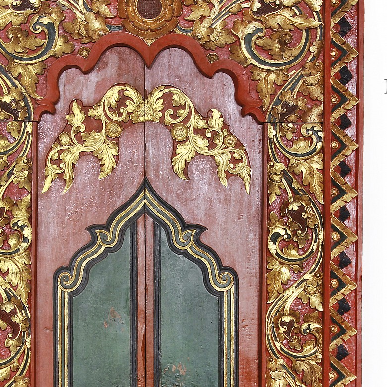 A carved and painted wooden Indonesian temple doors, 19th - 20th century - 3