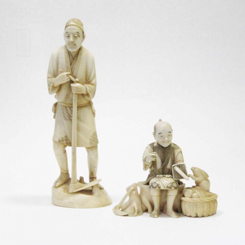 Pair of Japanese figures of ivory - 1