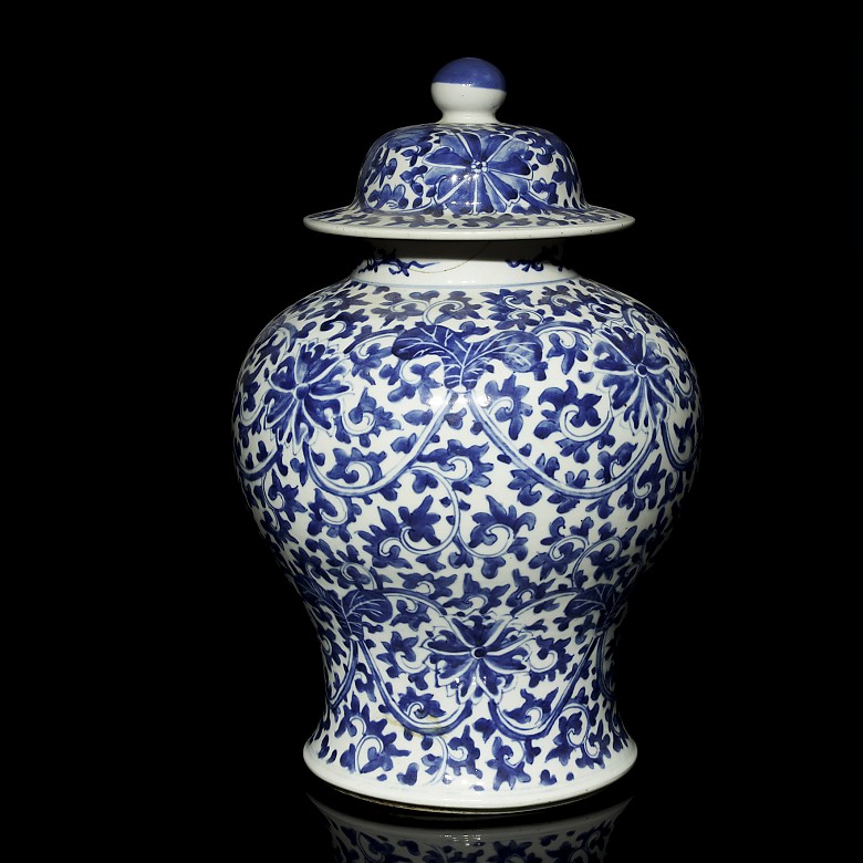 Tibor chino de porcelana, azul y blanco, dinastía Qing