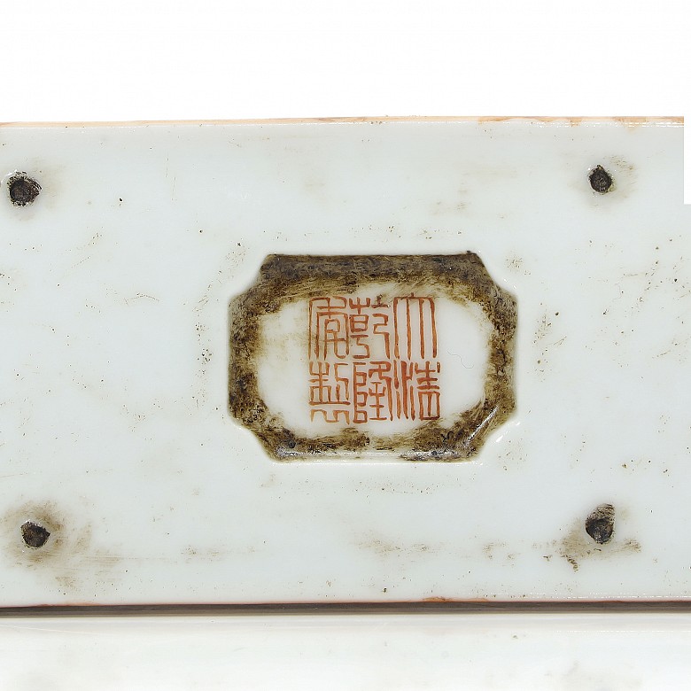 Placa rectangular de porcelana esmaltada, con marca Qianlong