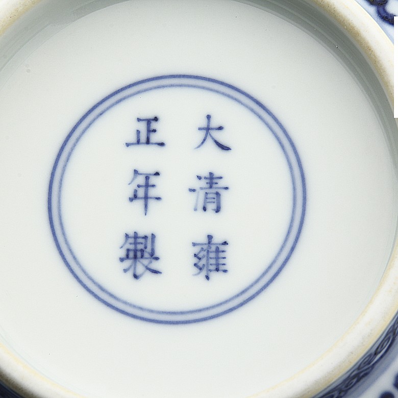 Cuenco de porcelana, azul y blanco, con sello Guanxu.