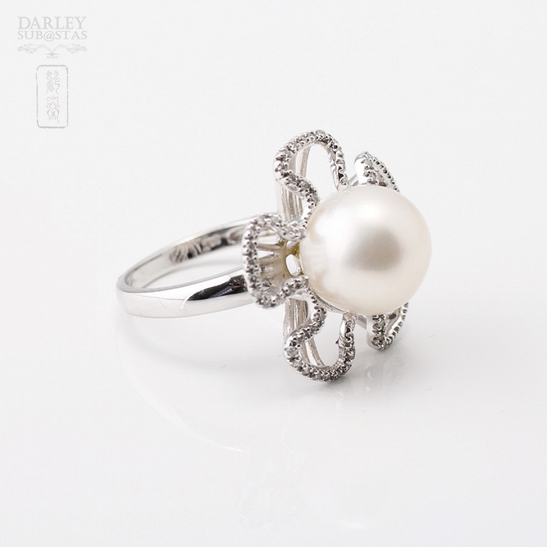 Anillo con perla blanca y diamante en oro blanco de 18k - 3