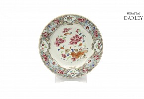 A chinese porcelain plate, 18th century