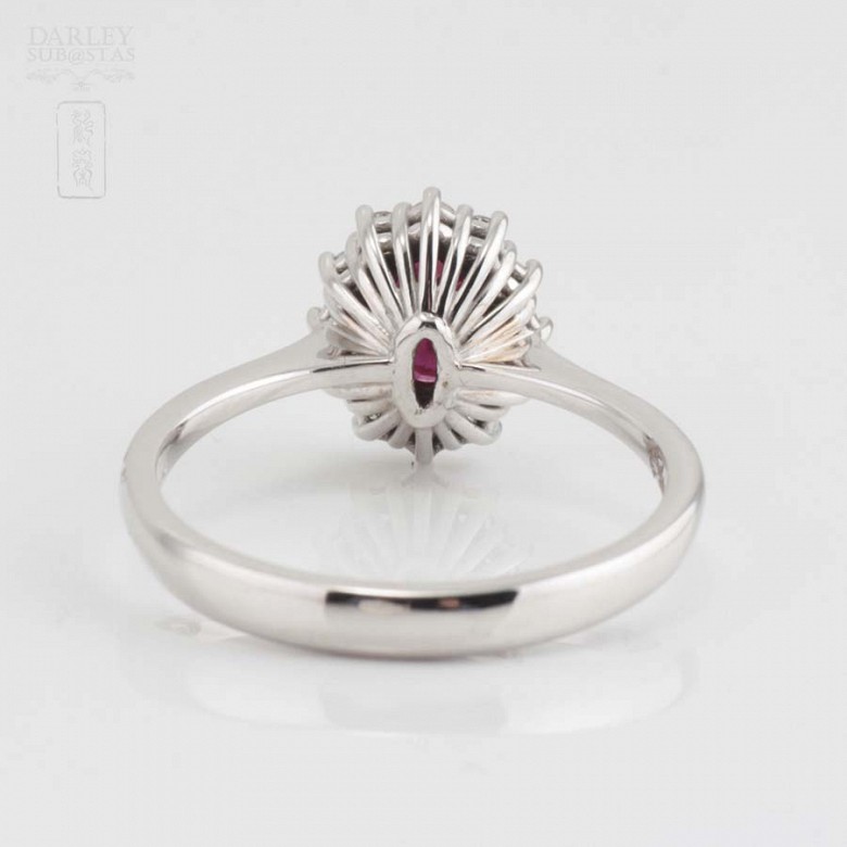 Bonito anillo en oro 18k, rubí y diamantes - 3