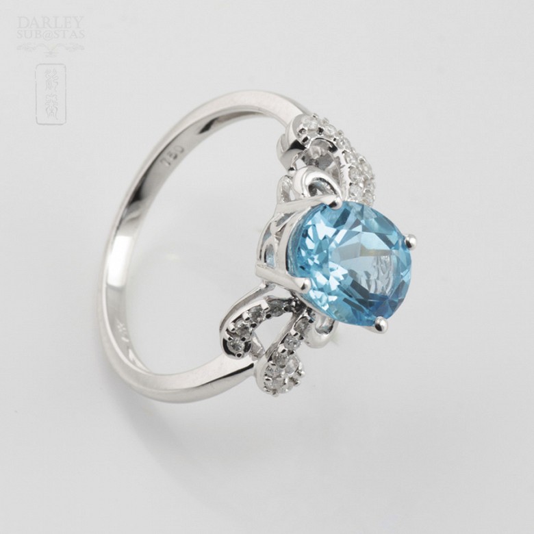 Bonito anillo diamantes y topacio azul - 1