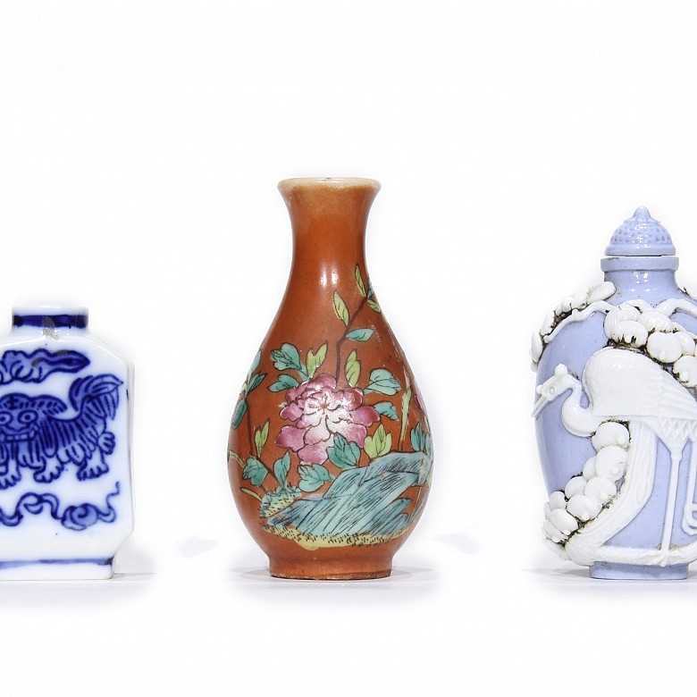 Lot of small objects of Chinese porcelain, 20th century.