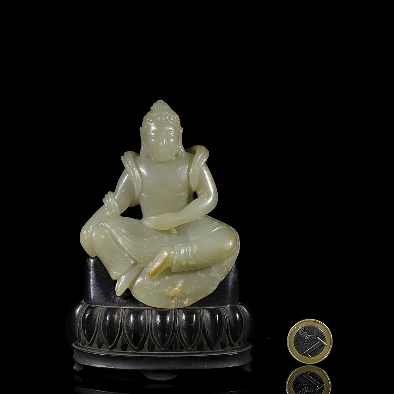 Buda sentado de jade sobre peana, dinastía Qing
