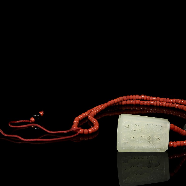 Serpentine pendant 'Lotuses', Qing dynasty