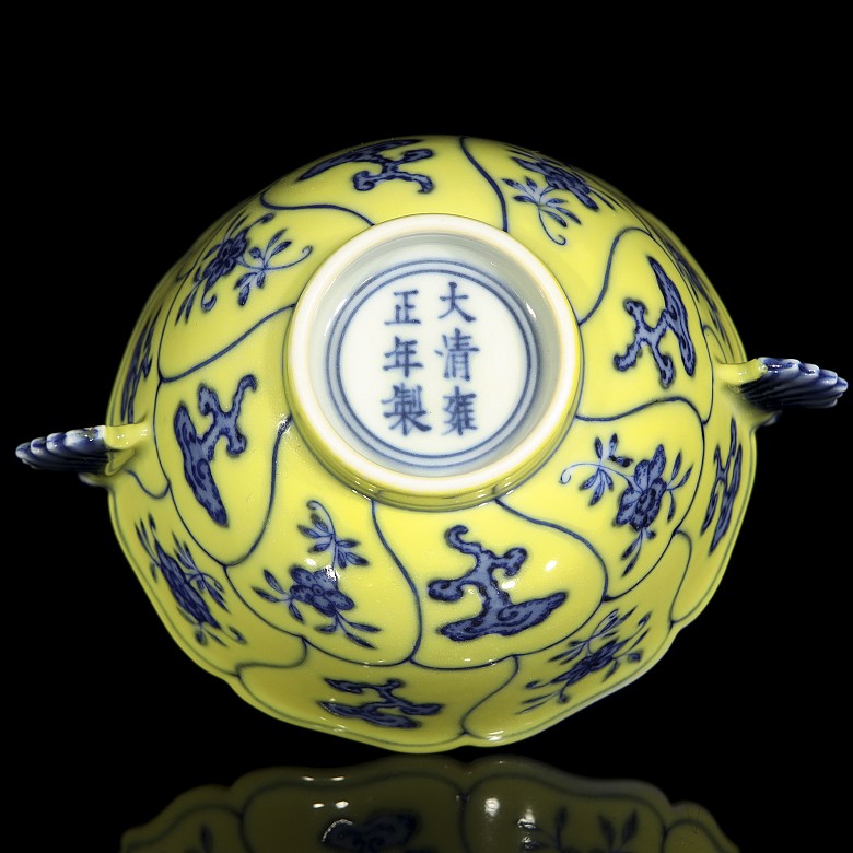 A special and rare blue and white porcelain mug with yellow background, with Yongzheng mark.