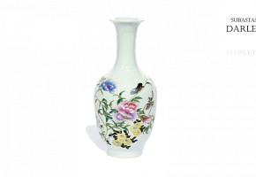 Porcelain vase, China.
