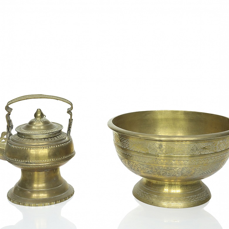 Brass teapot and bowl, Indonesia, 19th century - 4