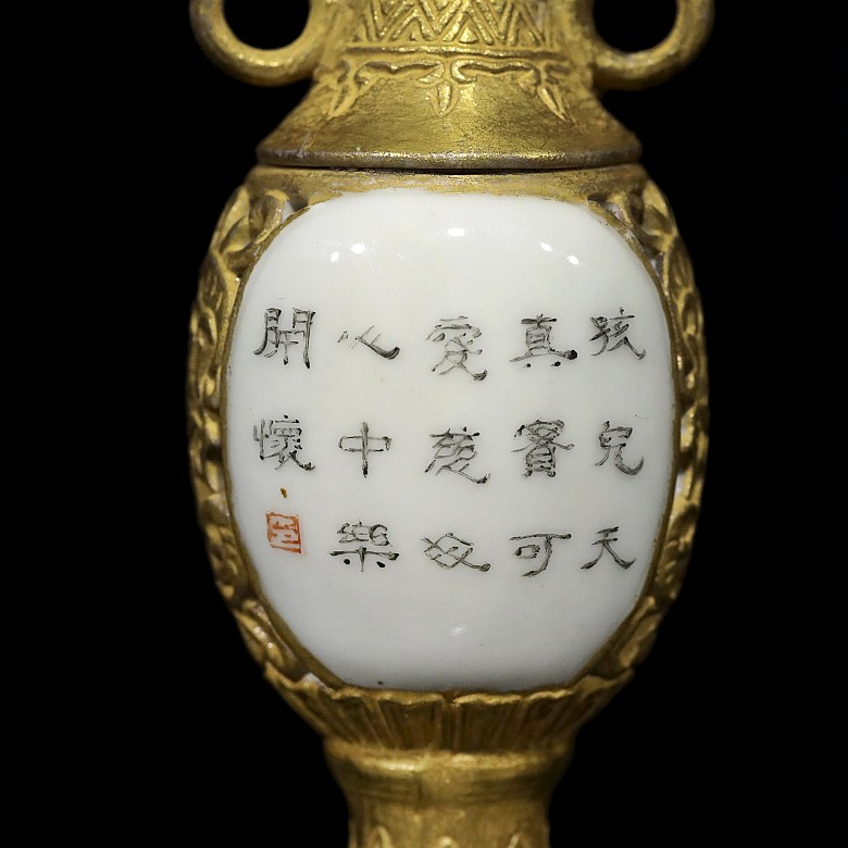 An enameled porcelain snuff bottle, with Qianlong mark - 5
