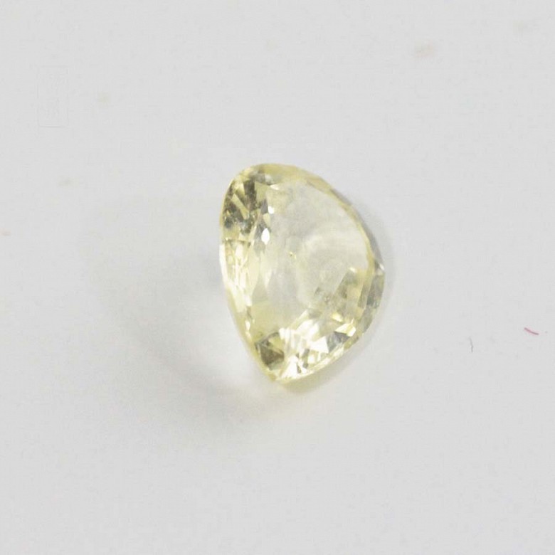 Beautiful natural yellow sapphire in pear size,