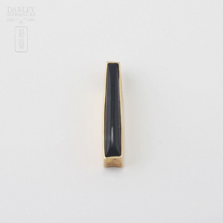 Pendant in 18k yellow gold and onyx