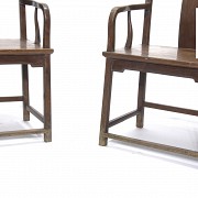 Pareja de sillas chinas de madera, estilo Ming.