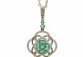 Pendant in 18k yellow gold, emeralds and diamonds.