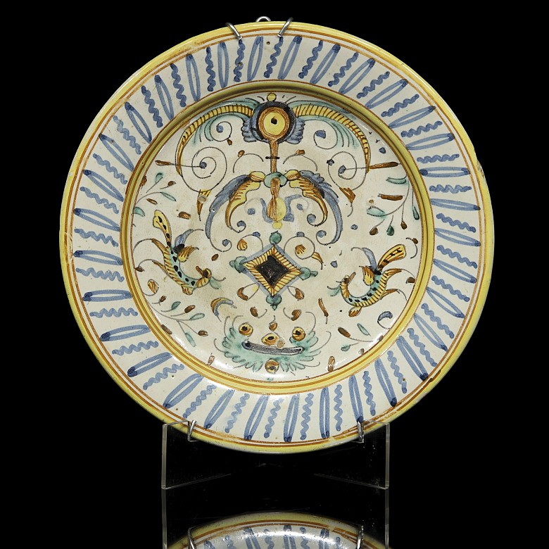 Plato de mayólica italiana, cerámica esmaltada con pájaros, S.XIX